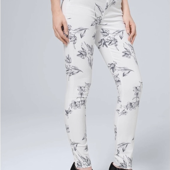 New with tags White House/Black Market
Size 0 High-rise skinny ankle jeans - Picture 4 of 9